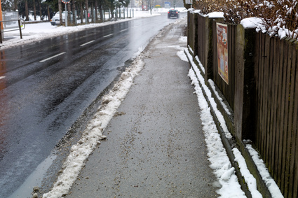 Bis zu 10.000 Euro: Wann Salz streuen im Winter teuer wird